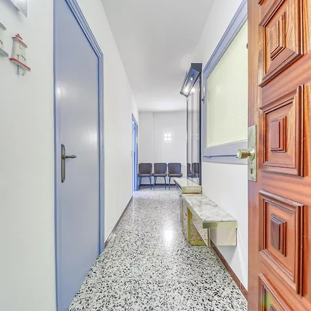 Διαμέρισμα In With Terrace Views Ρόζες